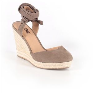 Brash Taupe Wedges